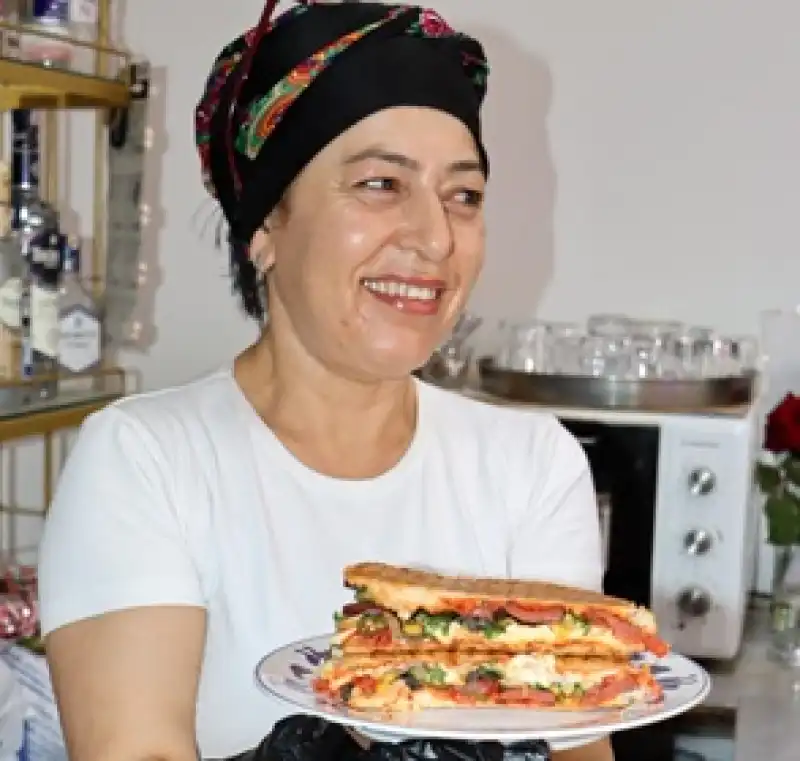 Depremden Sonra Yeniden Başladı Tost Lezzetiyle Gönülleri Fethetti