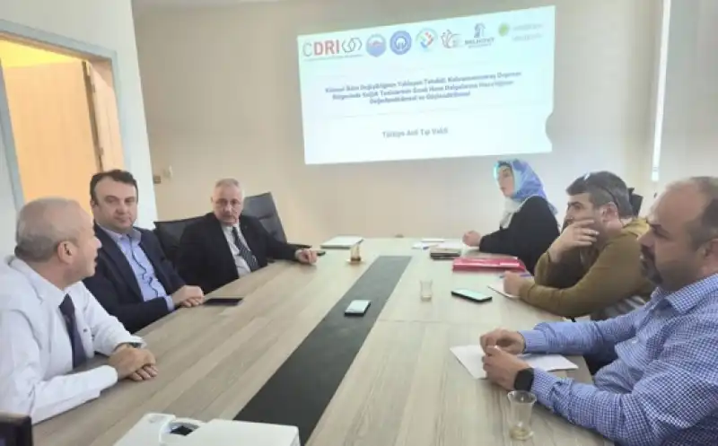 Akademisyenlerden Hastaneye Anlamlı Ziyaret