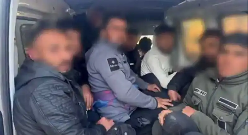 Şüpheli Araçtan 10 Kaçak Göçmen Çıktı!