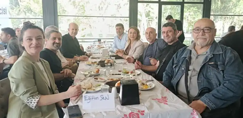 İskenderun’da Evrensel Gazetesi Okurlarıyla Kahvaltıda Buluştu.