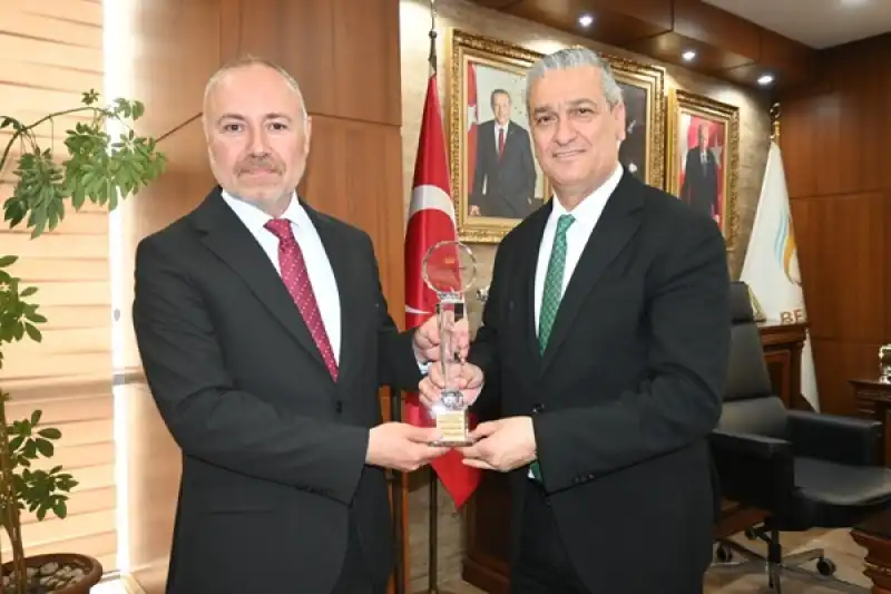 İbrahim Gül’e “Yılın Kent Yenileme Alanında Belediye Başkanı” Ödülü