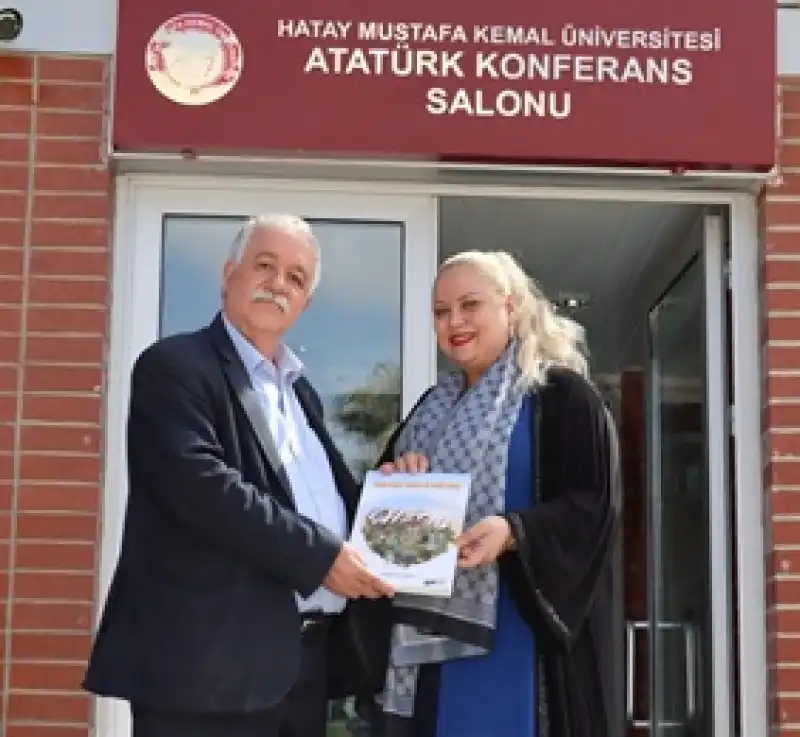 “Hatay Halk Bilimi” Kitabı Dr. Özden Toprak’a Takdim Edildi