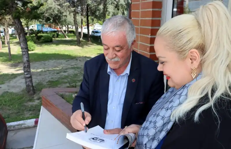 “Hatay Halk Bilimi” Kitabı Dr. Özden Toprak’a Takdim Edildi