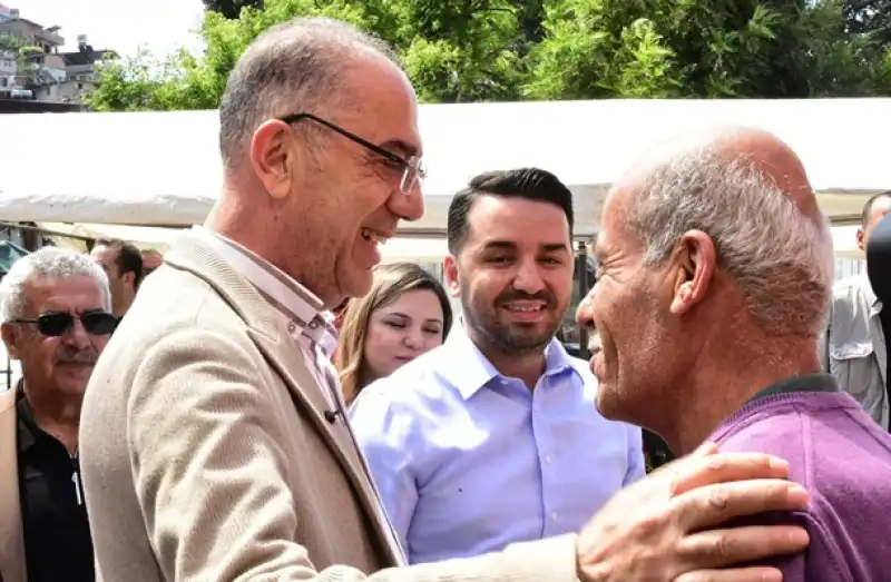 Başkan Yapar, Pazar Yerinde Vatandaşlar Ve Esnafla Bir Araya Geldi