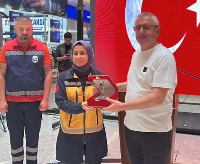 Hatay’da Yılın Ambulans Sürücüsü Betül Güven Oldu