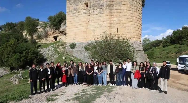 Üniversiteli Gençler Altınözü’nün Tarihi Ve Turistik Değerlerini Keşfetti