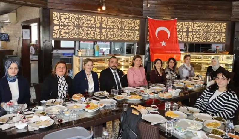 MHP KAÇEP’ten Anneler Günü’ne Özel Kahvaltı Programı