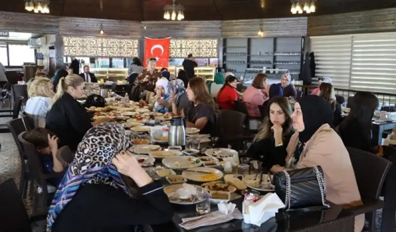 MHP KAÇEP’ten Anneler Günü’ne Özel Kahvaltı Programı