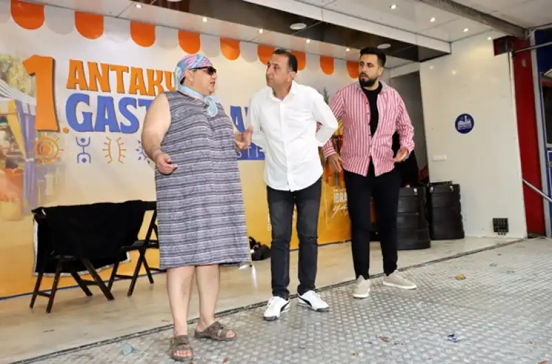 Tiyatro Şamata, Gastro Bahar Festivali’nde Kahkaha Tufanı Estirdi