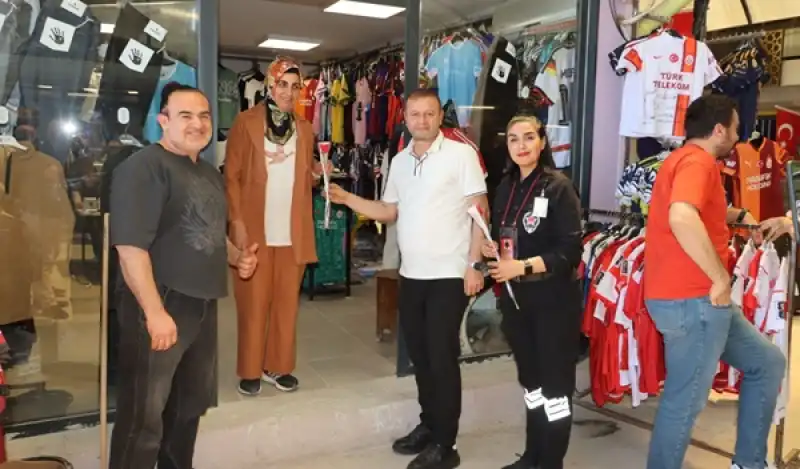 Uzun Çarşı’da Anneler Günü Sürprizi