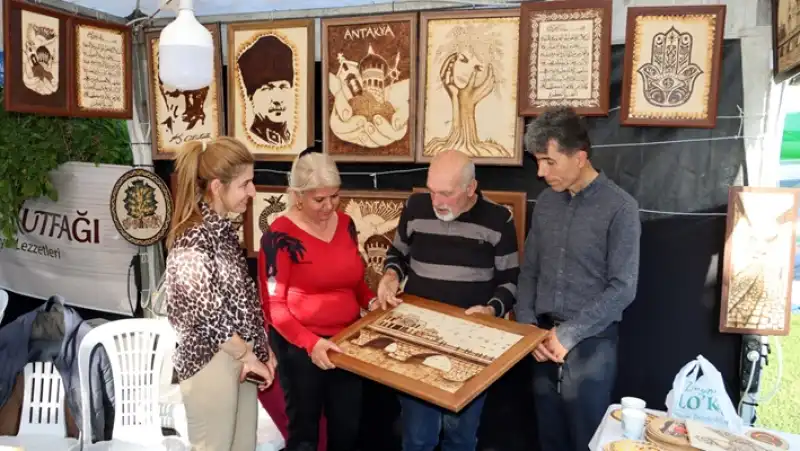 Anneler Günü’nde Tezgâh Başında Sanat Mesaisi
