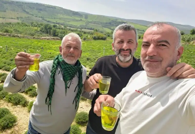 Koz Kalesi’nde Şifa Molası: Taze Zahterden Çay Keyfi
