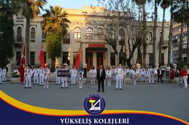 Yükseliş Koleji’nden 19 Mayıs’a Yakışan Görkemli Fener Alayı