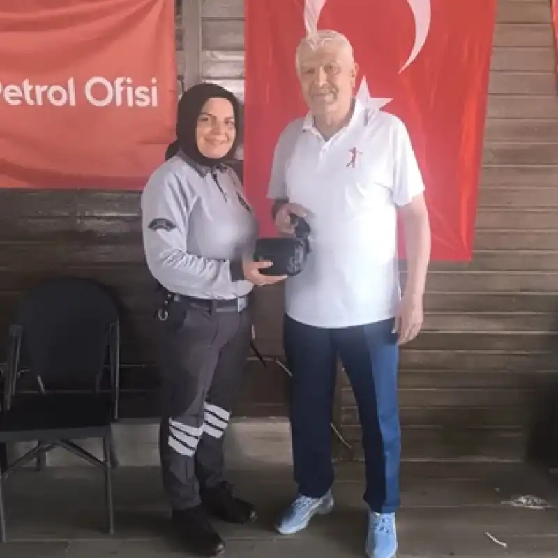 Altın Dolu Çanta Sahibine Teslim Edildi