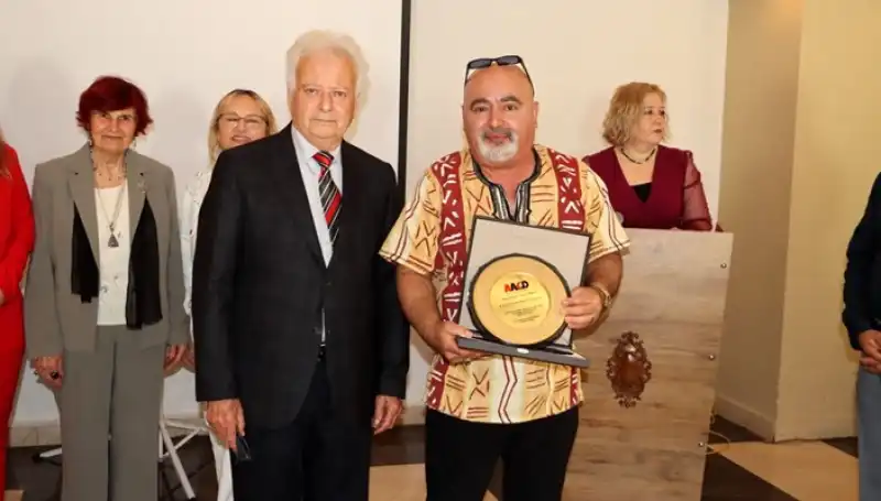 Prof. Dr. Sedat Cereci’ye Akdeniz Sanat Günleri’nde Onur Ödülü