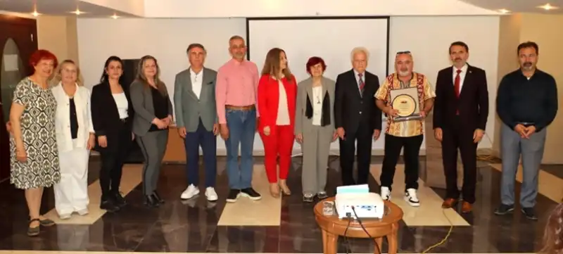 Prof. Dr. Sedat Cereci’ye Akdeniz Sanat Günleri’nde Onur Ödülü
