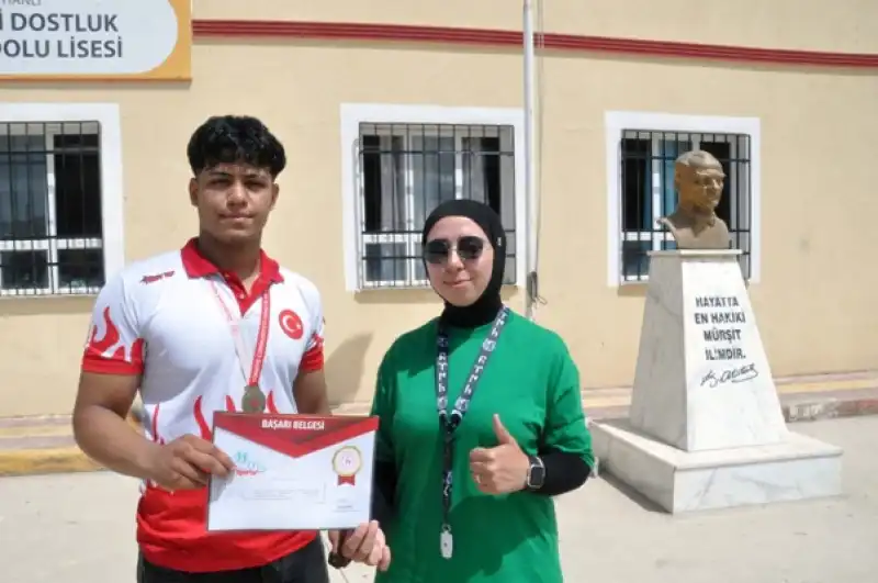 Türkiye Şampiyonu Kılıç’a Davullu Zurnalı Karşılama