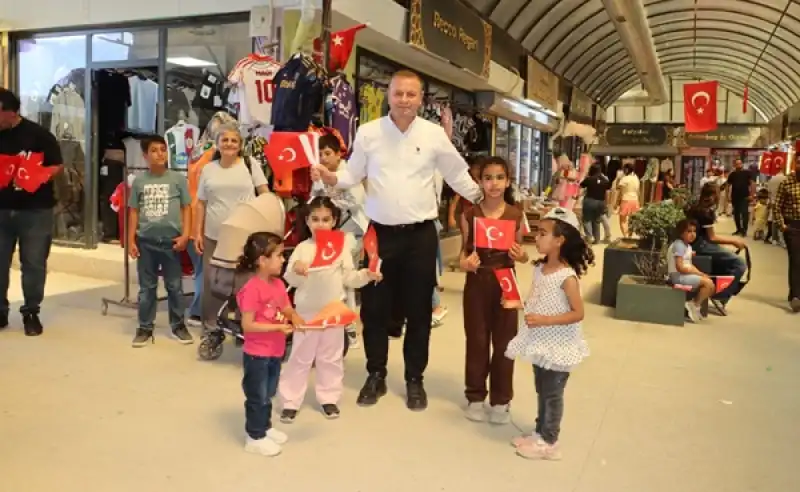 Tarihi Uzun Çarşı’da 19 Mayıs Coşkusu Bayraklarla Yaşandı