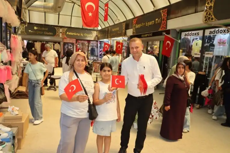 Tarihi Uzun Çarşı’da 19 Mayıs Coşkusu Bayraklarla Yaşandı