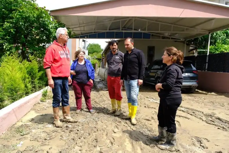 Başkan Özgün, Sel Felaketinden Etkilenen Mahalleleri Ziyaret Etti