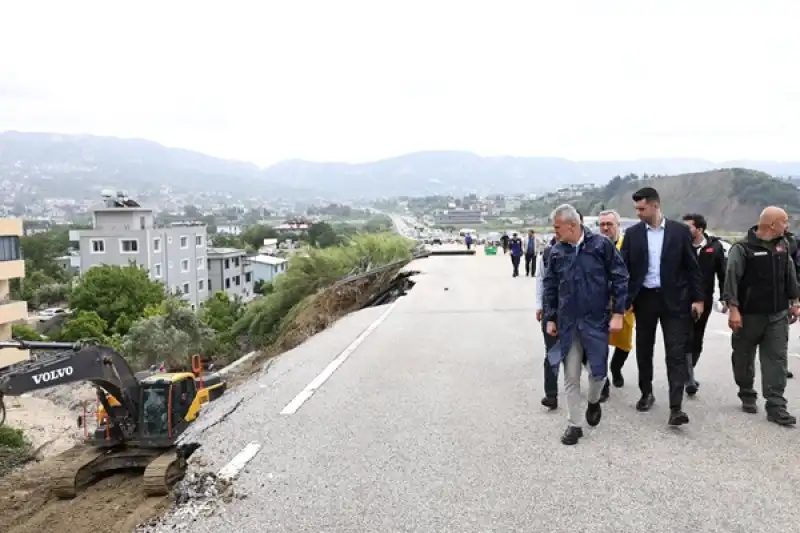 Başkan Öntürk, Sahada Incelemeler Yapıyor