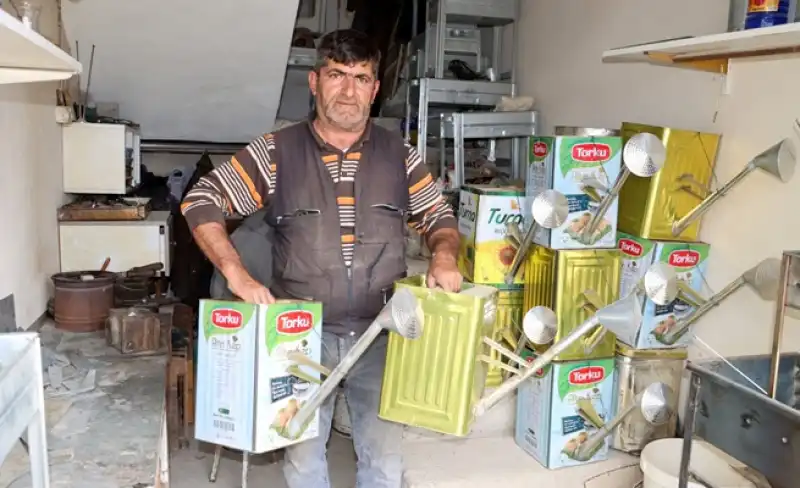 Bir Zamanların Vazgeçilmezi: Sulama Tenekeleri Hâlâ Yaşıyor