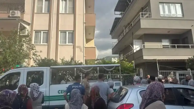 Eşini Tüfekle Vurarak Öldürdü!