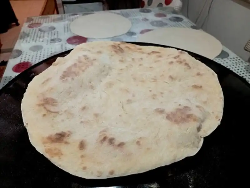 Köylerde Bayramın Kokusu Yayıldı: Sacda Ekmek Hazırlıkları Başladı