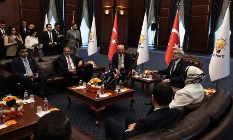 AK Parti Ve CHP’den Bayramda Diyalog Mesajı