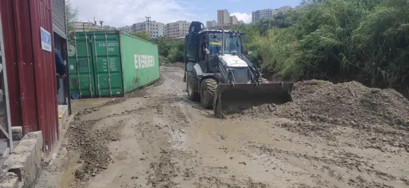 Defne Belediyesi Yağışın Ilk Anından Itibaren Sahada