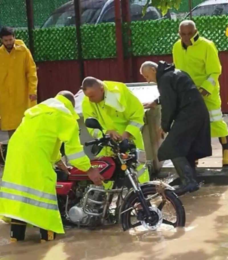 Ekipler Sel Altında Kalan Araçların İmdadına Koştu