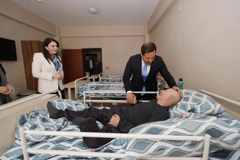 Hatay Valisi Mustafa Masatlı’dan Huzurevi Sakinlerine Bayram Ziyareti