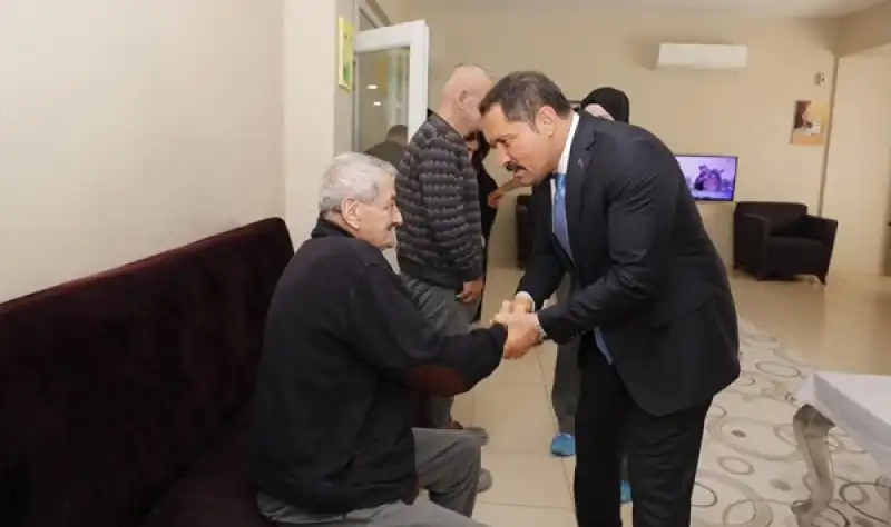 Hatay Valisi Mustafa Masatlı’dan Huzurevi Sakinlerine Bayram Ziyareti