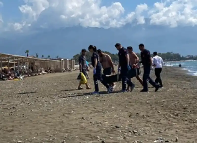 Arsuz’da Boğulma Tehlikesi Geçiren Vatandaş Hastaneye Kaldırıldı