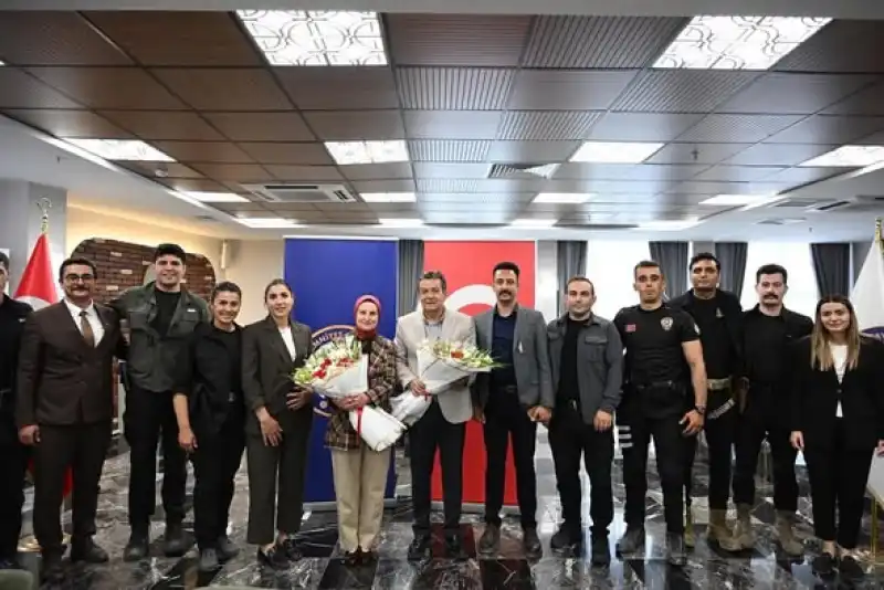 Emniyet Müdürü Eşinden Personele Tebrik.