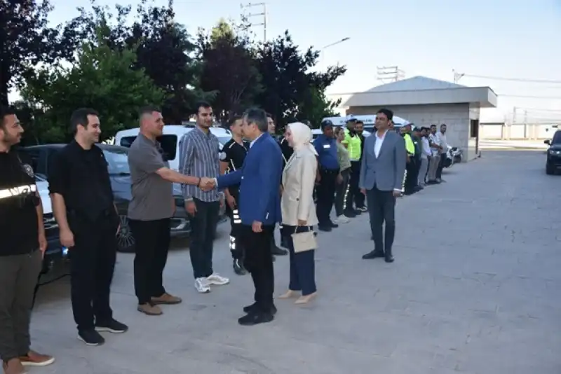Emniyet Müdürü Eşinden Personele Tebrik.