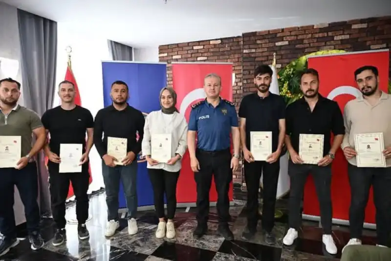 Hatay'da Başarılı Polislere Başarı Belgesi Takdim Edildi