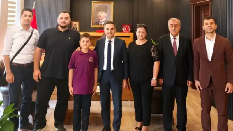 Bursluluk Sınavı Türkiye Birincisi Emir İsmail Yaman ödüllendirildi