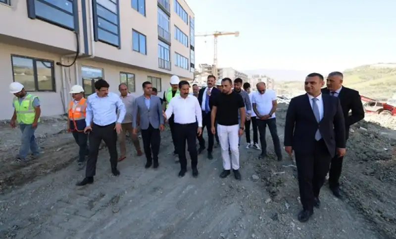 Vali Masatlı’dan Ayakkabıcı Esnafa Destek Ziyareti