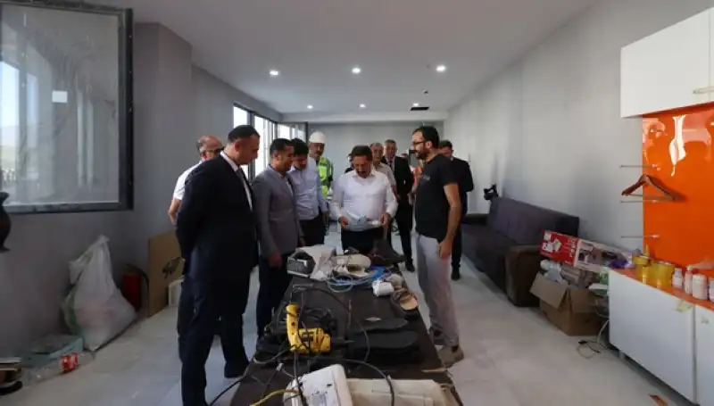 Vali Masatlı’dan Ayakkabıcı Esnafa Destek Ziyareti