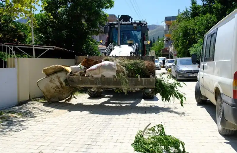 Defne Belediyesi Temizlik Hizmetlerini Aralıksız Sürdürüyor