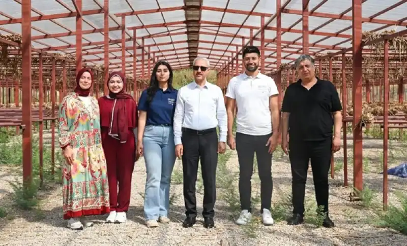 Rektör Eren, Asi Nehri Ve Gölbaşı Gölü’nde Yürütülen Su Sümbülü Rehabilitasyon çalışmalarını Yerinde Inceledi