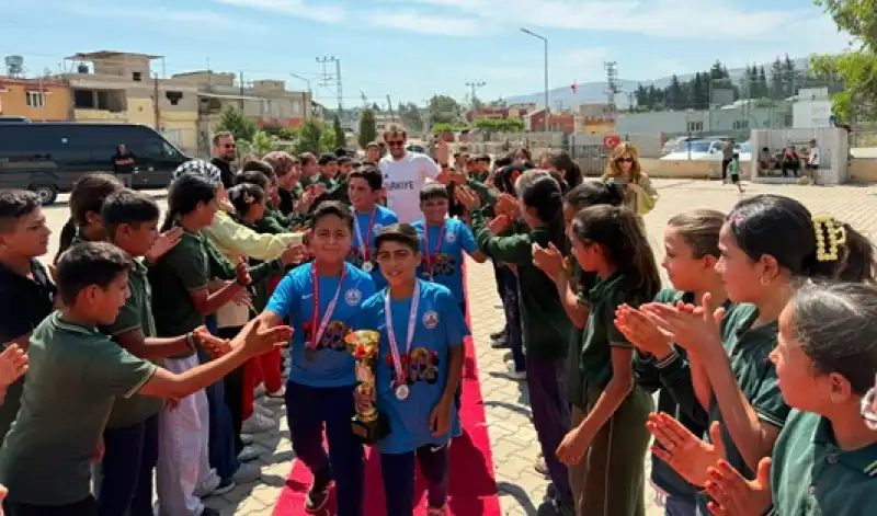 Şampiyon Öğrencilere Coşkulu Karşılama