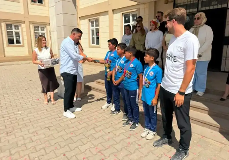 Şampiyon Öğrencilere Coşkulu Karşılama