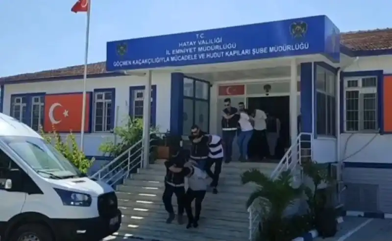Hatay'da 15 Kaçak Göçmen Yakalandı