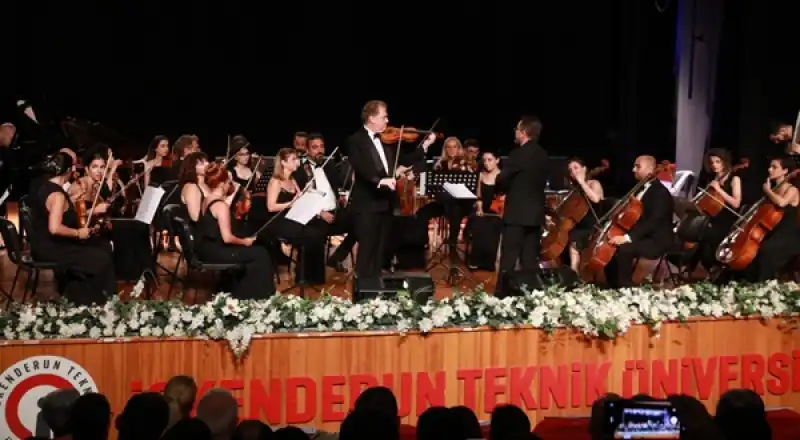 Türk Valsleri Konseri İskenderun’da Sanatseverlerle Buluştu