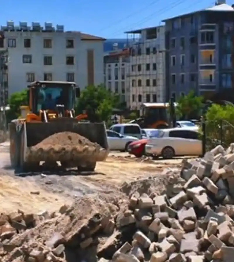 Antakya Belediyesi Yol çalışmaları Aralıksız Sürüyor