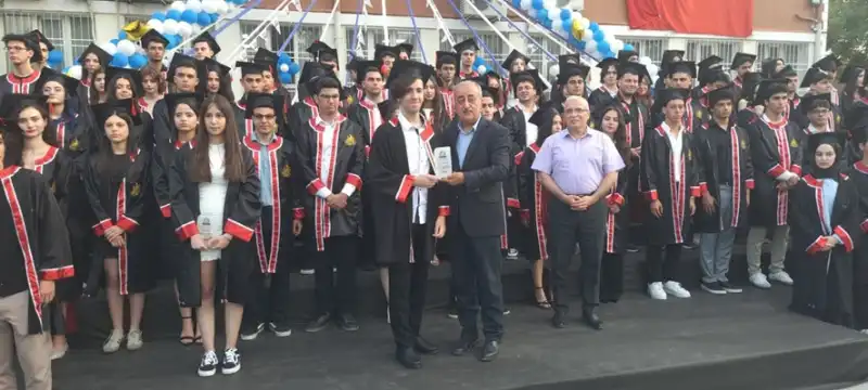 Defne Selim Nevzat Şahin Anadolu Lisesi’nde Mezuniyet Coşkusu Yaşandı 