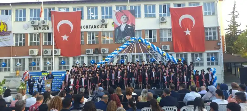 Defne Selim Nevzat Şahin Anadolu Lisesi’nde Mezuniyet Coşkusu Yaşandı 