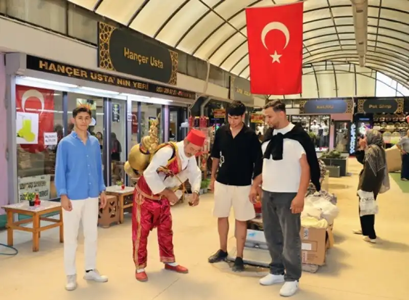 Hatay'ın Yüzyıllık Geleneği Hançer Usta'nın Omuzlarında